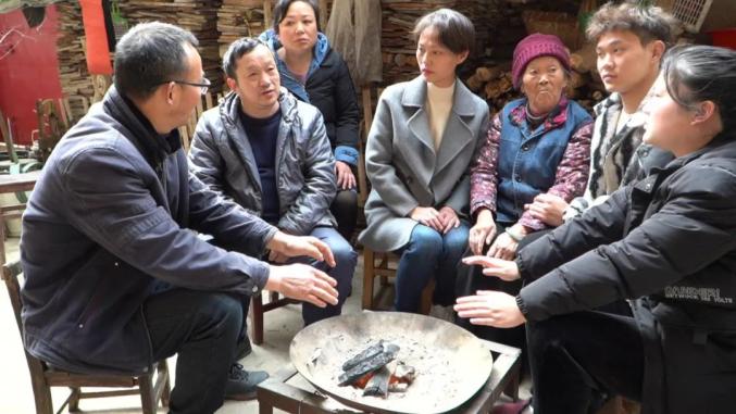 熊晓梅：巧手织出新天地