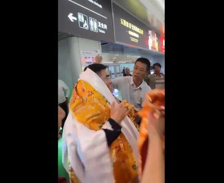 陈光标行善30年,累计获赠5万条哈达,善举感人!