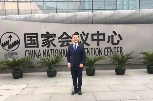 陈胜利：托起明天的太阳